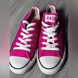 Pink low top converse